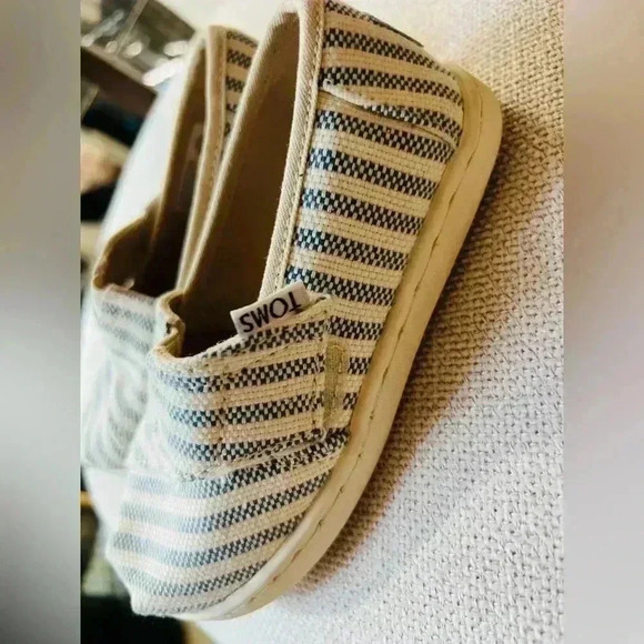 TOMS  shoes  New size T8 - Picture 2 of 8